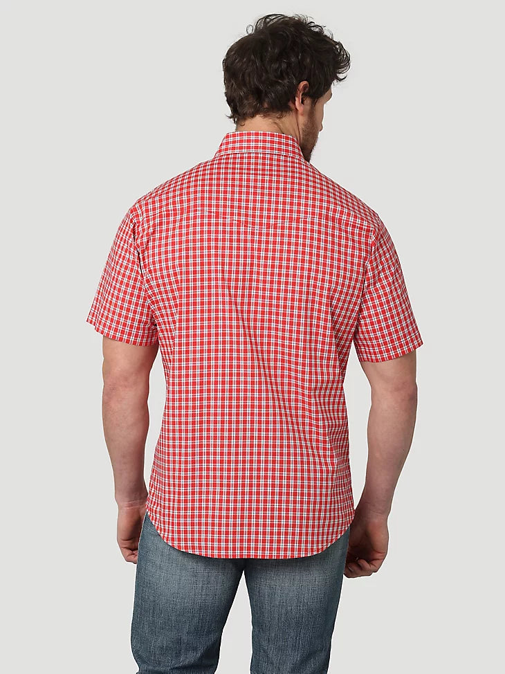 Men's  Wrangler Wrinkle Resistant Short Sleeve Western Snap Plaid Shirt in Apple Red
