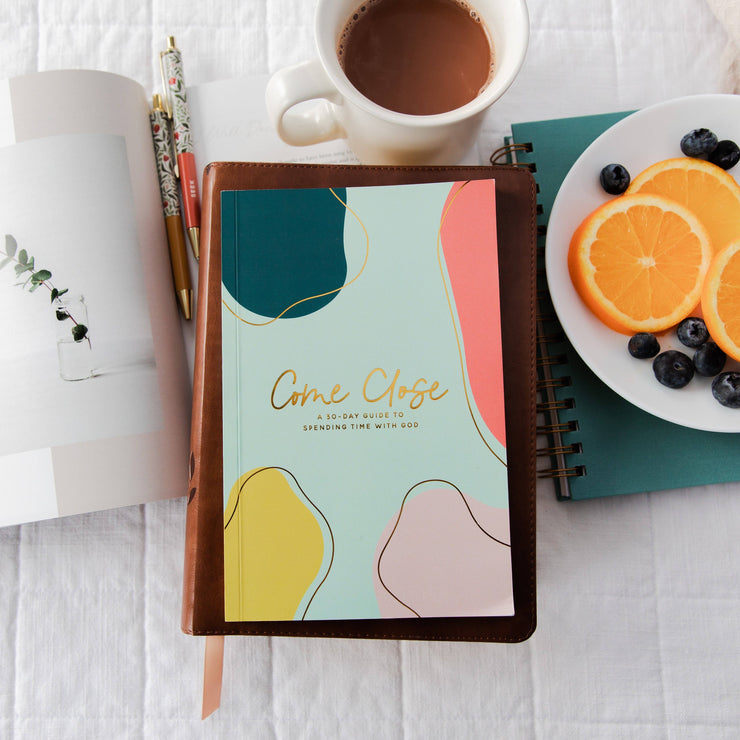 Come Close: A 30-Day Guide to Spending Time with God